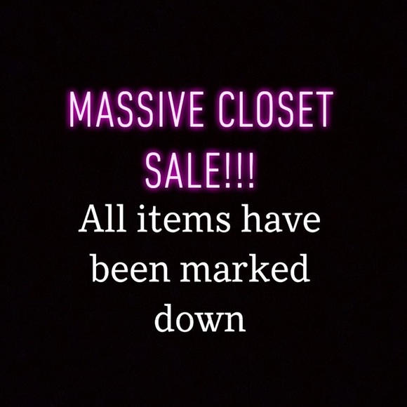 huge sale on items in closet!! - Picture 1 of 1